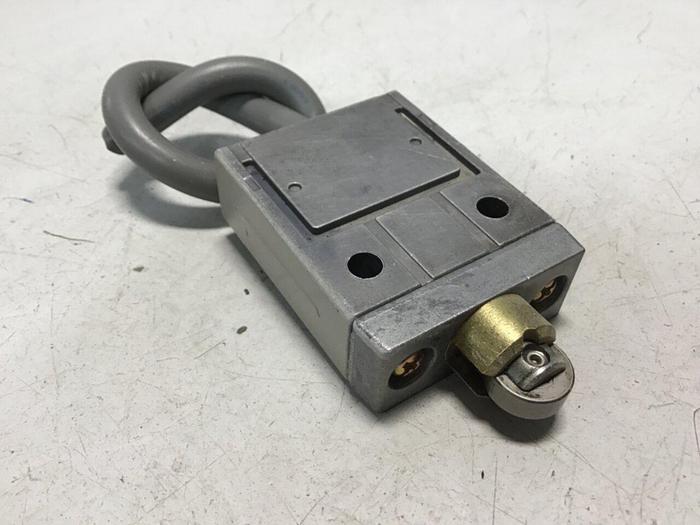 Used OMRON Limit Switch D4C-9049 #122262