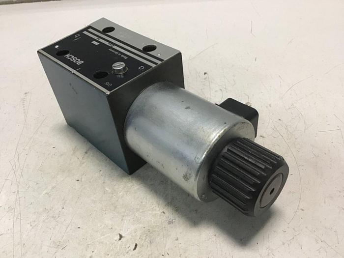Used BOSCH Hydraulic Valve 0 810 001 825 #137484