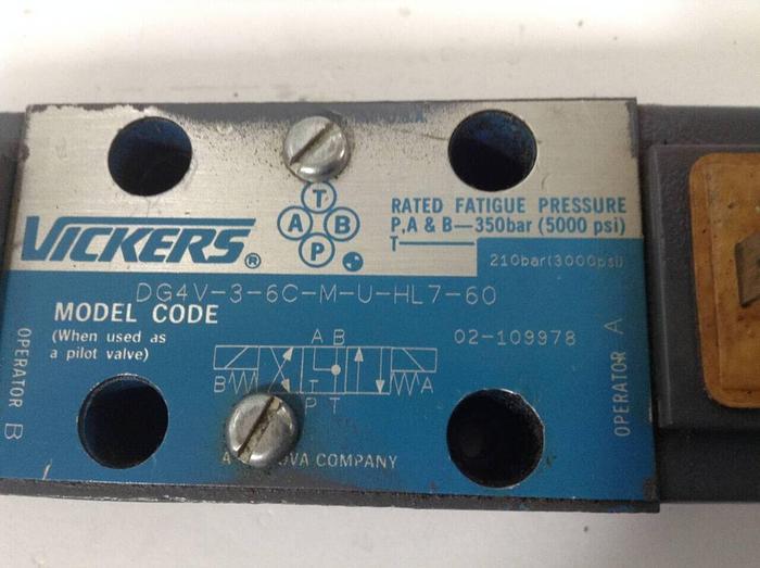 Used VICKERS Directional Valve DG4V-3-6C-M-U-HL7-60 Used
