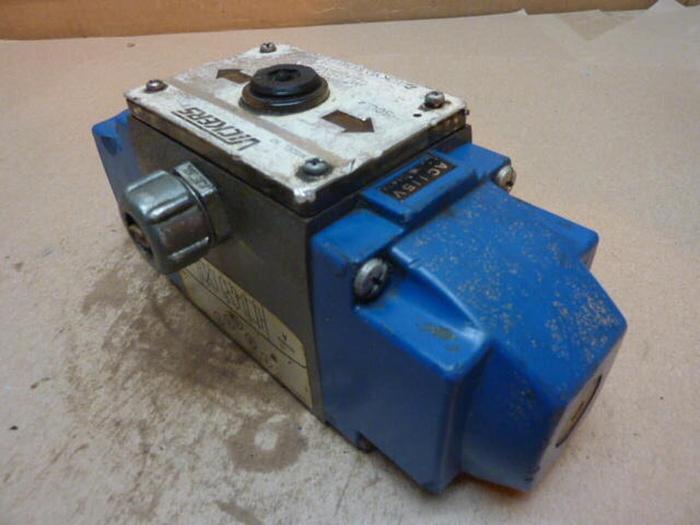 Used VICKERS Valve DG4S-5-3C-W-B-11 #35126