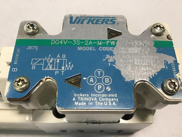 Used VICKERS Valve DG4V-3S-2A-M-FW-D7-H5-60 #132977