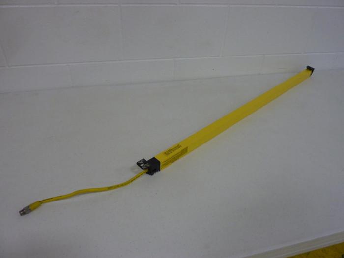 Used BANNER ENGINEERING Light Curtain Emitter USE3624YP2 #49868