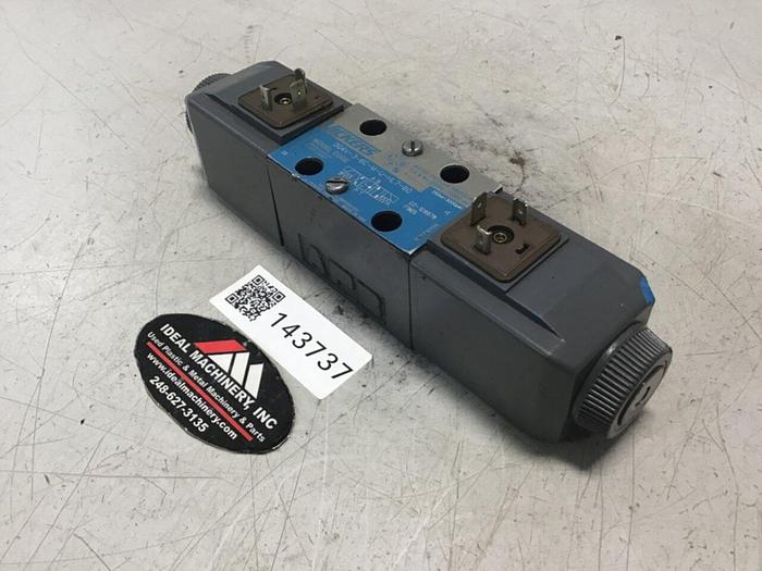 Used VICKERS Directional Valve DG4V-3-6C-M-U-HL7-60 Used