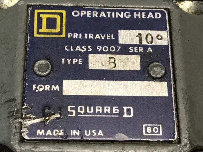 Used SQUARE D Limit Switch 9007-C52B2 #122016