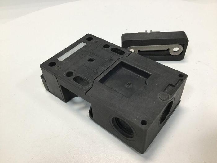 Used SCHMERSAL Safety Interlock Switch AZ 16-12ZVRK-M16 #108696