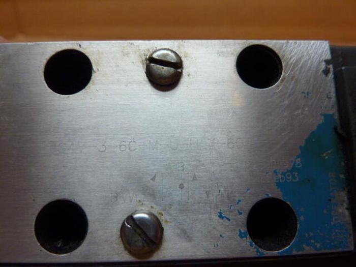 Used VICKERS Directional Valve DG4V-3-6C-M-U-HL7-60 Used