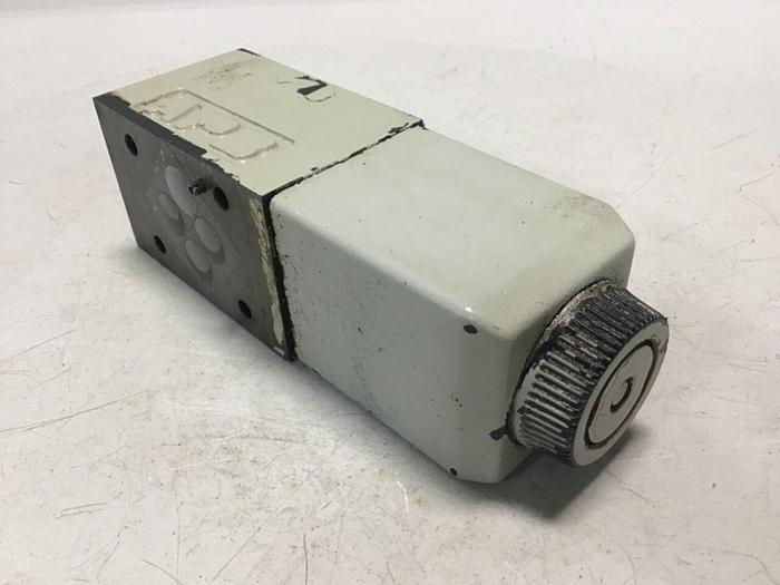 Used VICKERS Valve DG4V-3-6AL-M-U-HL7-60 #137952