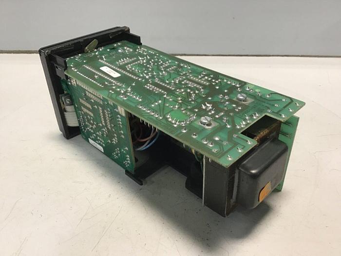 Used BARBER COLMAN Temperature Controller 585A-00016-000-0-00 #129795