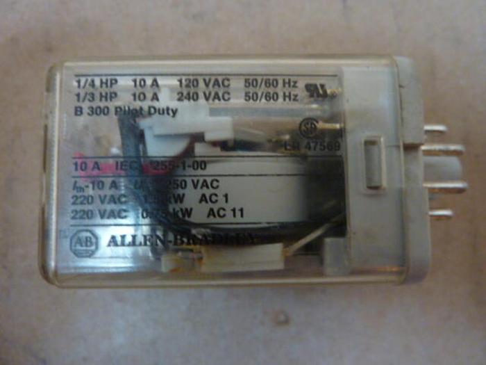 Used ALLEN BRADLEY Relay 700-HA32Z24 SER A #27343