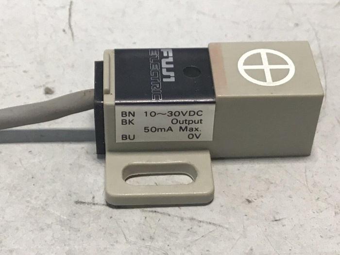 Used FUJI ELECTRIC Proximity Switch PE-B4D3 #128357