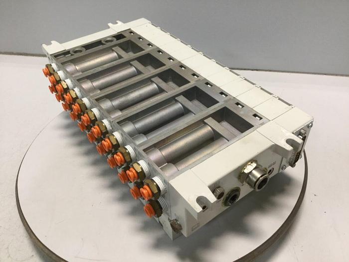 Used SMC Solenoid Valve Block VQ4301-5 #104386