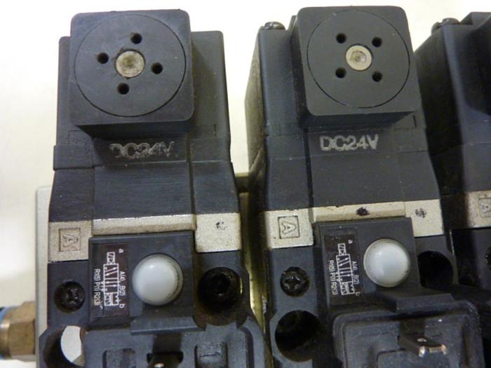 Used SMC Control Block w/ Valves VS7-6-FG-S-3Z #60105