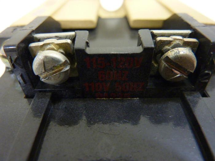 Used ALLEN BRADLEY AC Relay 700-P200A1 SER B #85070