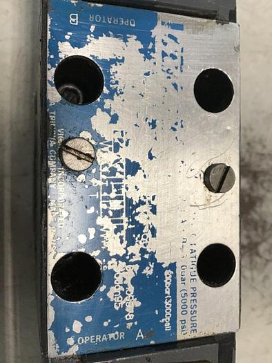 Used VICKERS Directional Valve DG4V-3-6C-M-U-HL7-60 Used