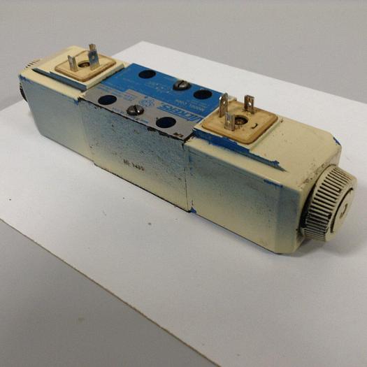Used VICKERS Directional Valve DG4V-3-6C-M-U-HL7-60 Used