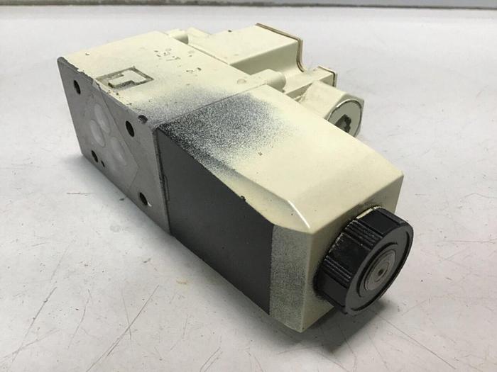 Used VICKERS Directional Control Valve DG4V32AMP7H750 #132959