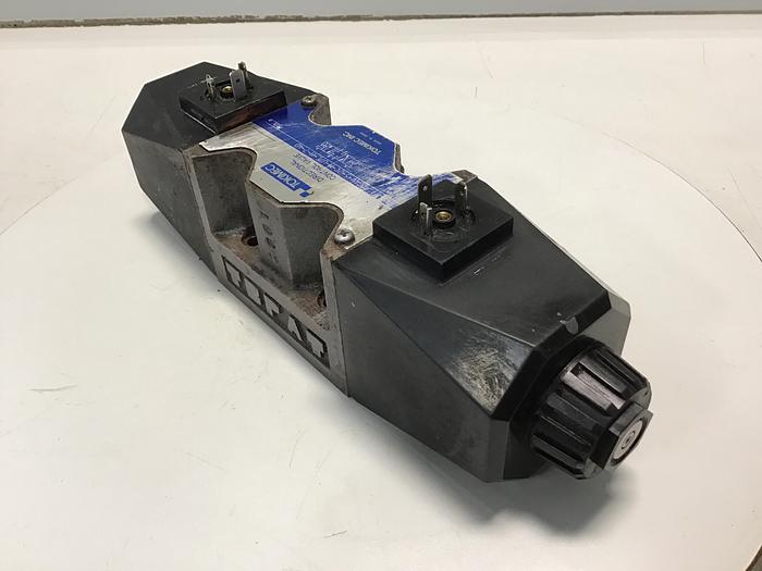 Used TOKIMEC Valve DG4V-5-2C-M-U7L-H-7-40 Used #145729