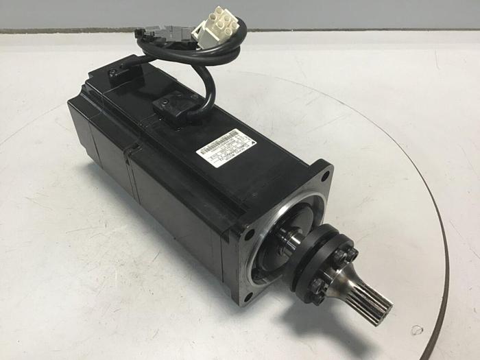 Used YASKAWA Servo Motor SGMAH-08AAA2C-Y2 Used