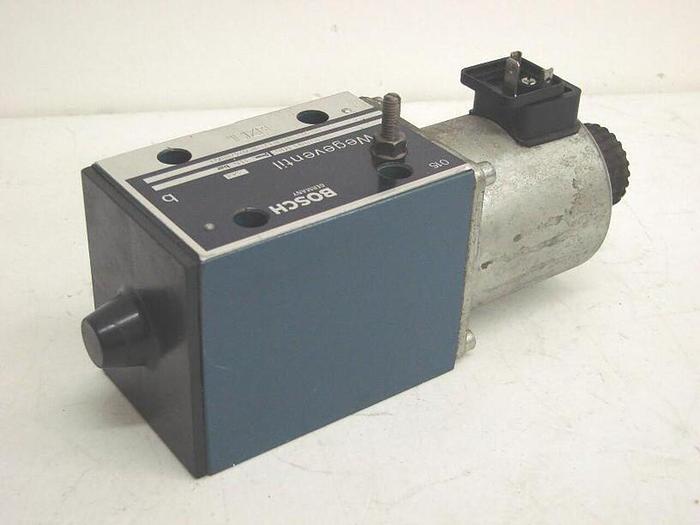 Used BOSCH Hydraulic Valve 0 810 001 105 Used