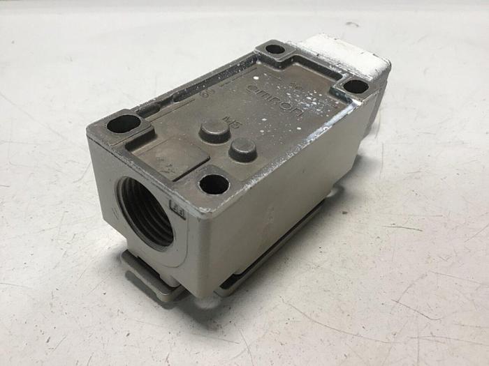 Used OMRON Limit Switch D4B-2171N #121572