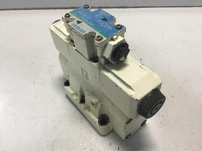 Used VICKERS Valve DG4V-3S-6C-M-FW-D7-H5-60-P10 #132371