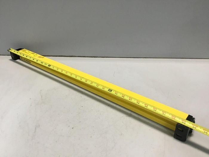 Used BANNER ENGINEERING Light Curtain Emitter SLSCE30-750Q8 USED