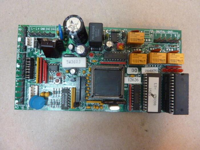 Used UNIVERSAL Unitary Controller Board 016-4047FG Used