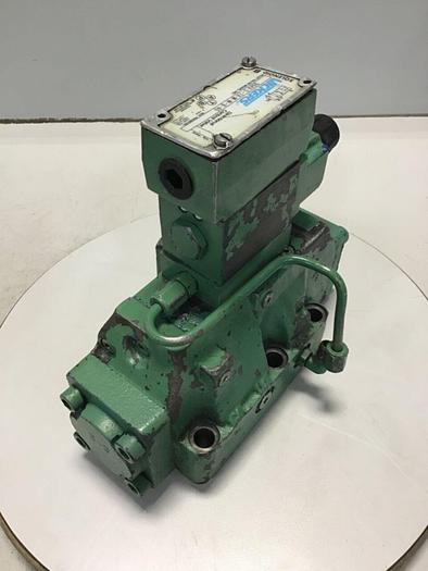 Used VICKERS Directional Control Valve DG4V-3-2A-M-W-B-40 USED