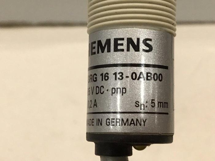 Used SIEMENS Proximity Switch 3RG 16 13-0AB00 #126685