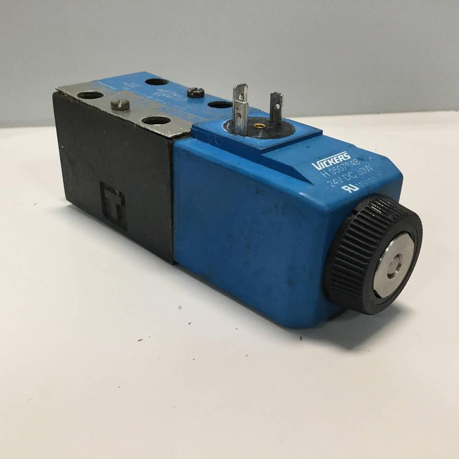 Used VICKERS Valve DG4V-3-2A-M-U-H7-60 Used