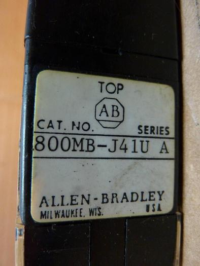 Used ALLEN BRADLEY Selector Switch 800MB-J41U SER A #25826