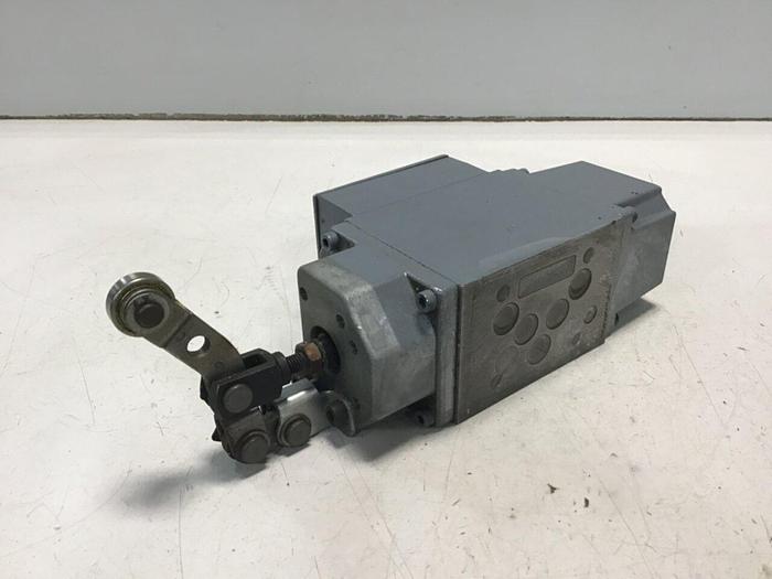 Used MANNESMANN REXROTH Solenoid Valve 54WMRC10X7031YAW #136740