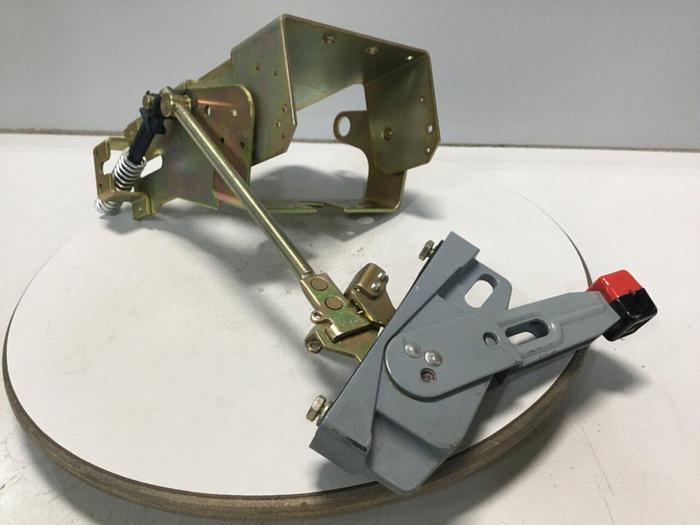 Used SQUARE D Breaker Operating Mechanism 30072-305-30-A #104500