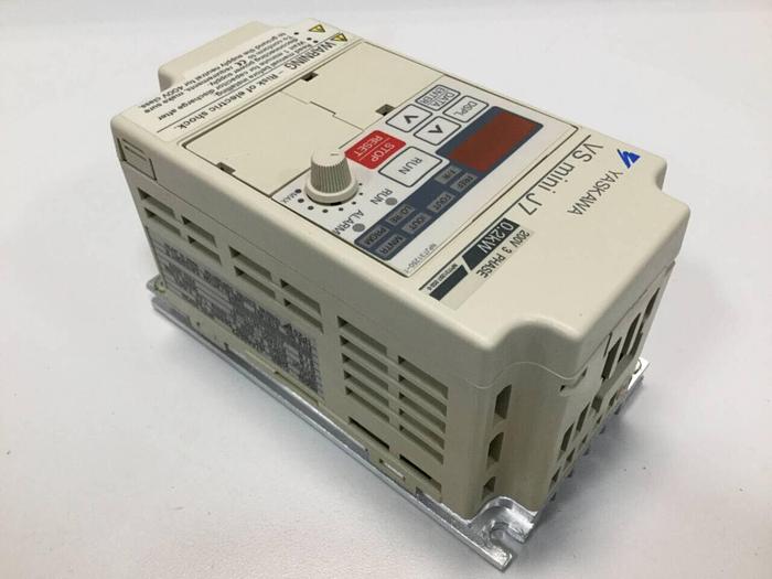 Used YASKAWA VS Mini J7 Drive CIMR-J7AA20P2 #98530