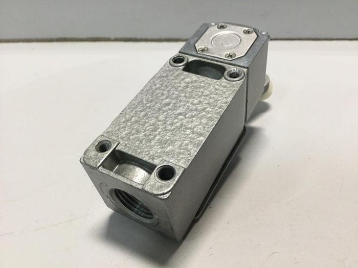 Used TELEMECANIQUE Lox-Switch C2JK05 #110615