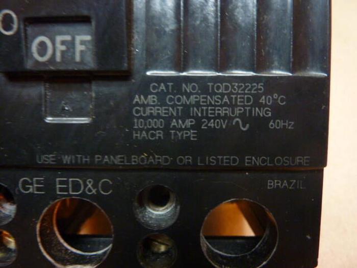 Used GENERAL ELECTRIC / GE 225 Amp Circuit Breaker TQD32225 #34981
