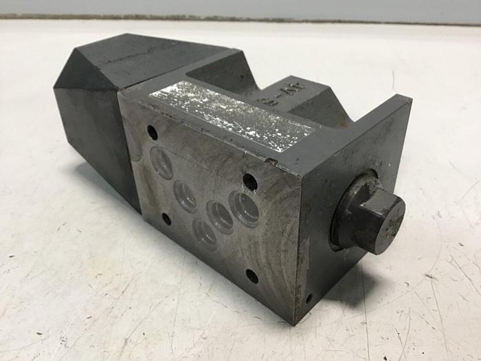 Used VICKERS Directional Control Valve DG4V-5-2A-M-U7L-H-7-40 #134341