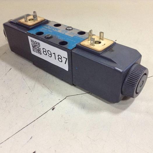 Used VICKERS Directional Valve DG4V-3-6C-M-U-HL7-60 Used