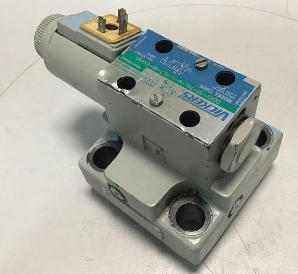 Used VICKERS Valve DG4V-3S-7AL-M-U-HL7-60-EN490 USED