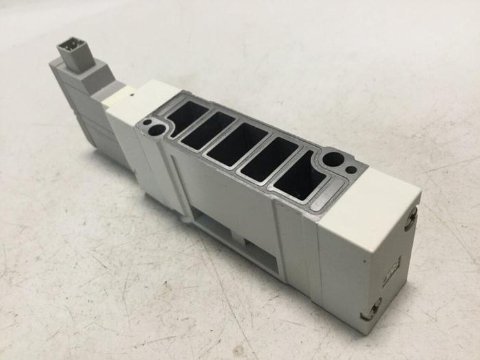 Used SMC Solenoid Valve SV3200-5FU #104119