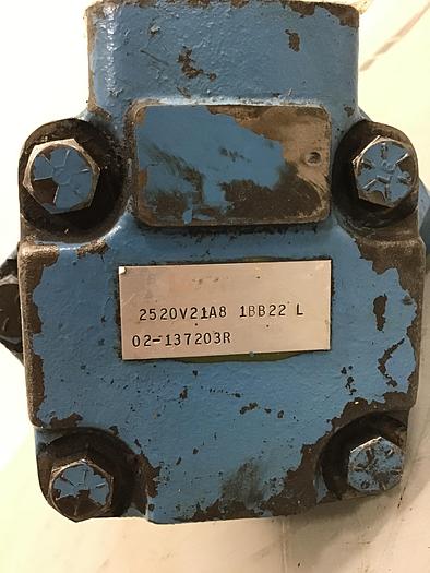 Used VICKERS Hydraulic Pump 2520V21A8 Used #143903