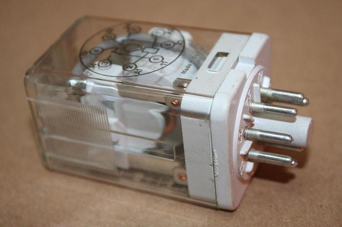 Used ALLEN BRADLEY Relay 700-HA32A1 SER A #20420