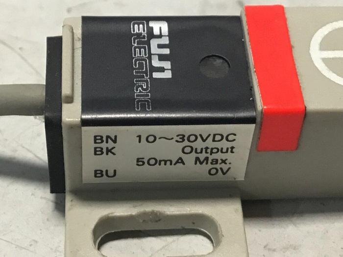 Used FUJI ELECTRIC Proximity Switch PE-B4D3 #128380