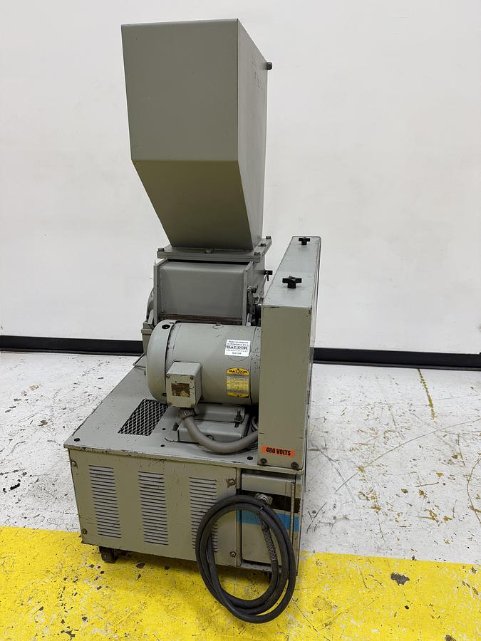 Used DNL / NOT CLEANED CINCINNATI MILACRON GRINDER CMS 912