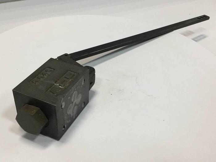 Used YUKEN Directional Valve DCG-01-2B3-Y-4008 #98903