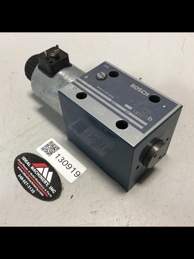Used BOSCH Hydraulic Valve 0 810 001 825 Used