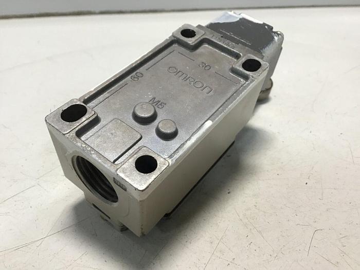 Used OMRON Limit Switch D4B-2115N-R #121517