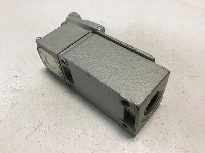 Used TELEMECANIQUE Lox-Switch C2JK05 #121806