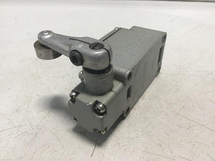 Used YAMATAKE Micro Limit Switch 1LS1-J #124697