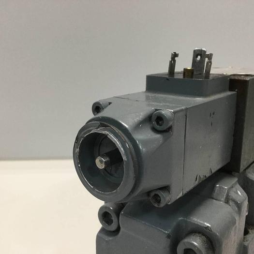 Used REXROTH Valve 4WEH10D406AG24NETZ4 Used